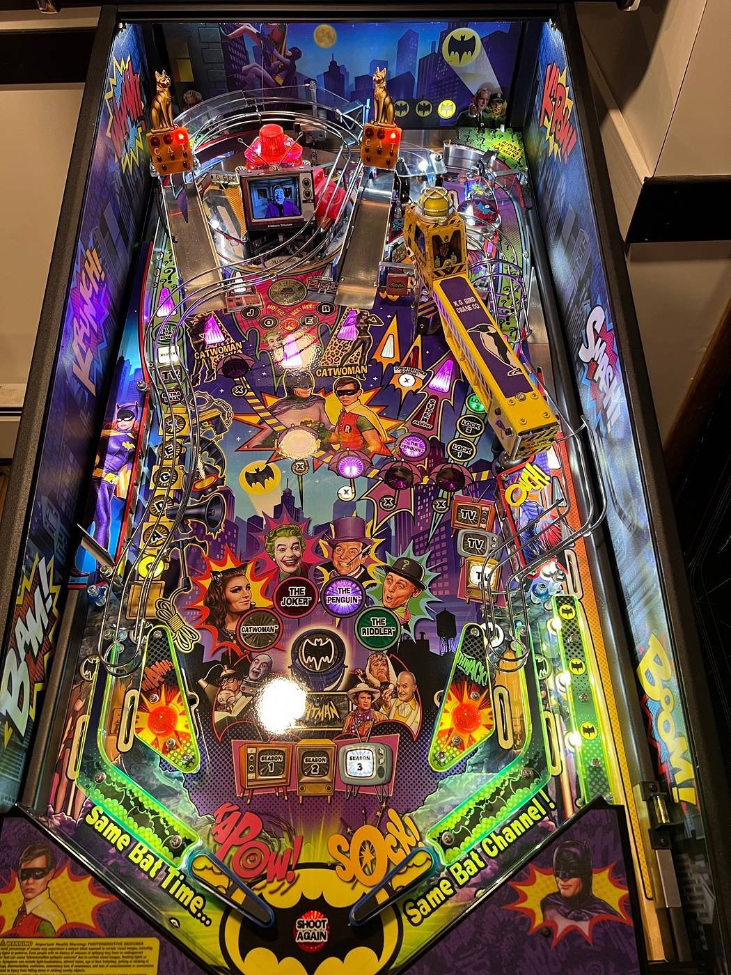 Batman 66 Premium Pinball Machine - Image 2