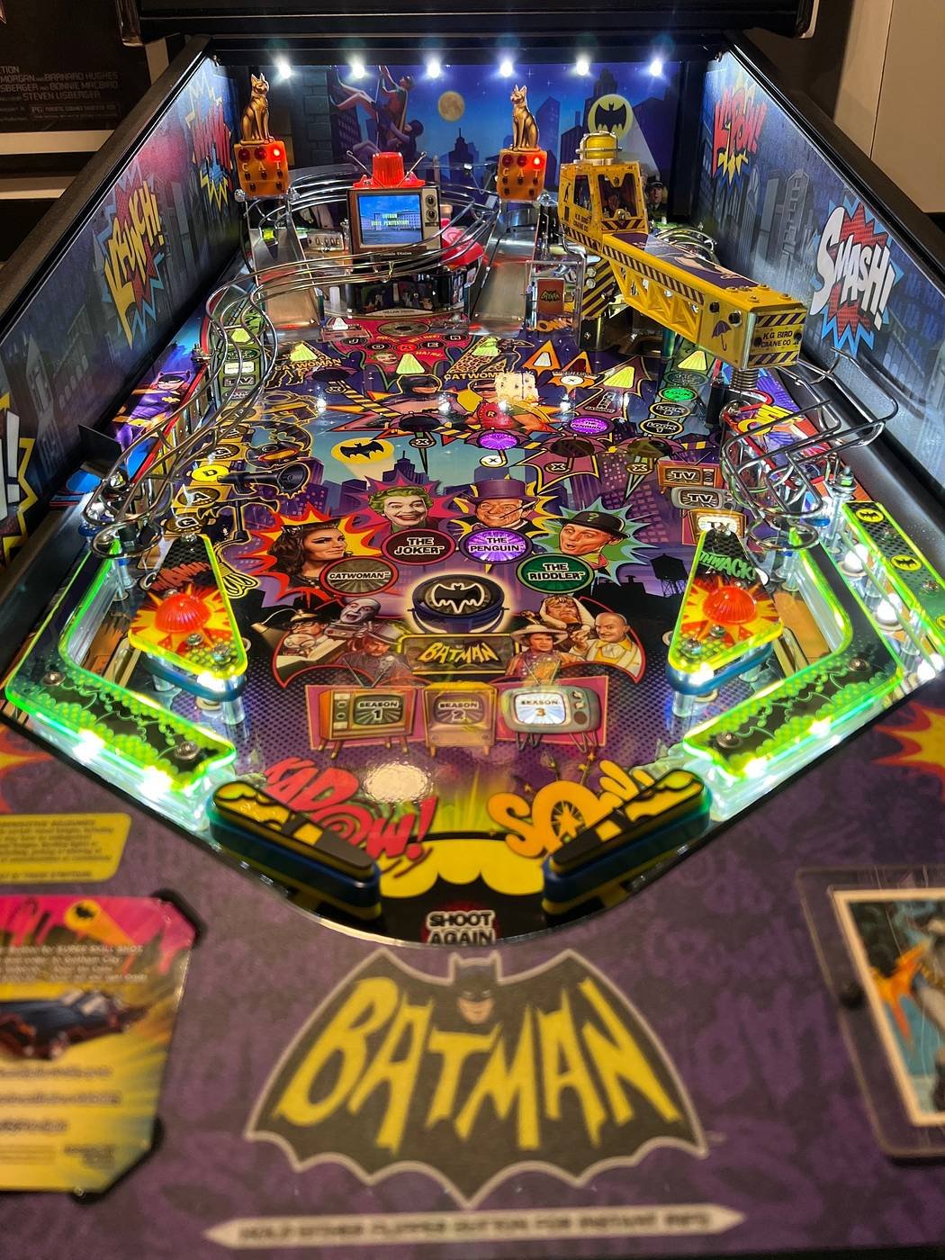 Batman 66 Premium Pinball Machine - Image 4