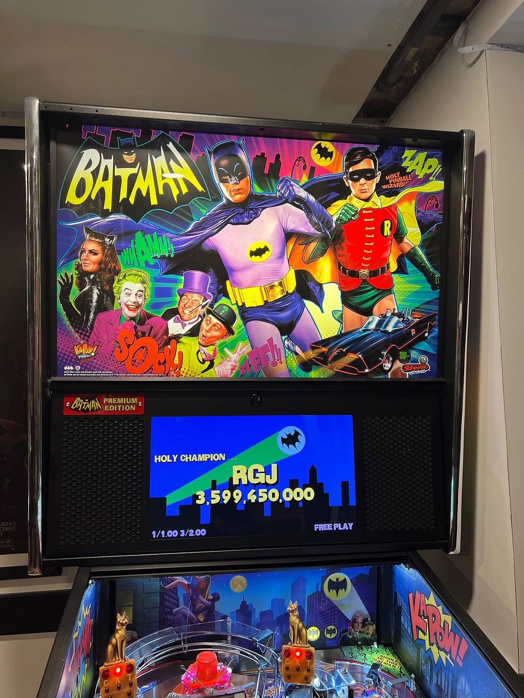 Batman 66 Premium Pinball Machine - Image 8