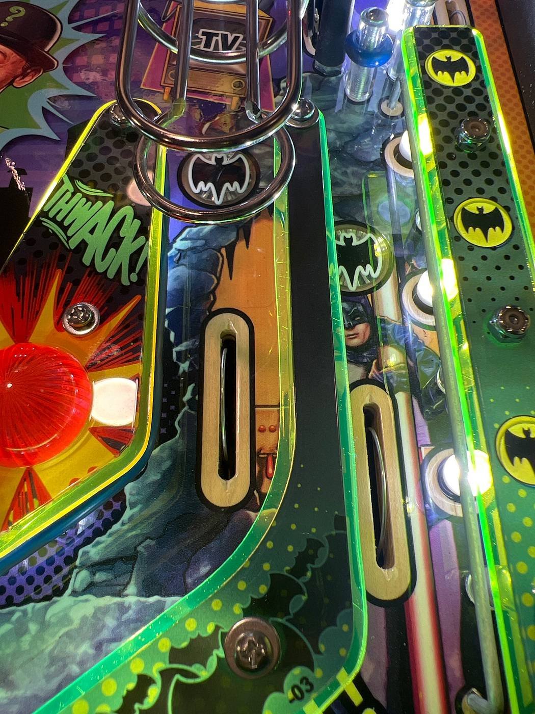Batman 66 Premium Pinball Machine - Image 9
