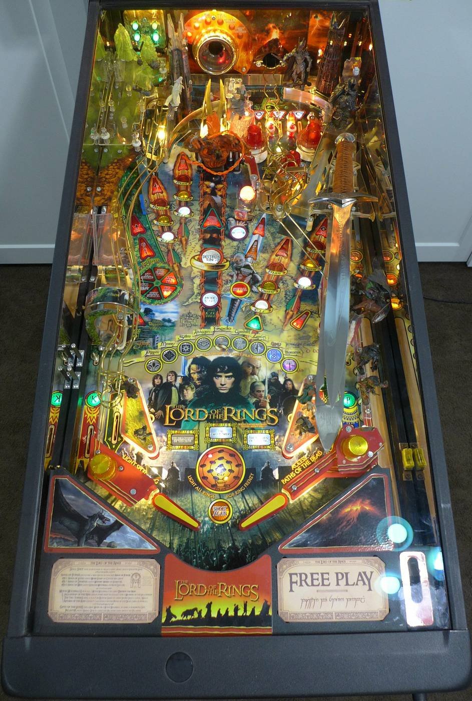 Lord of the Rings Pinball Machine - Image 2